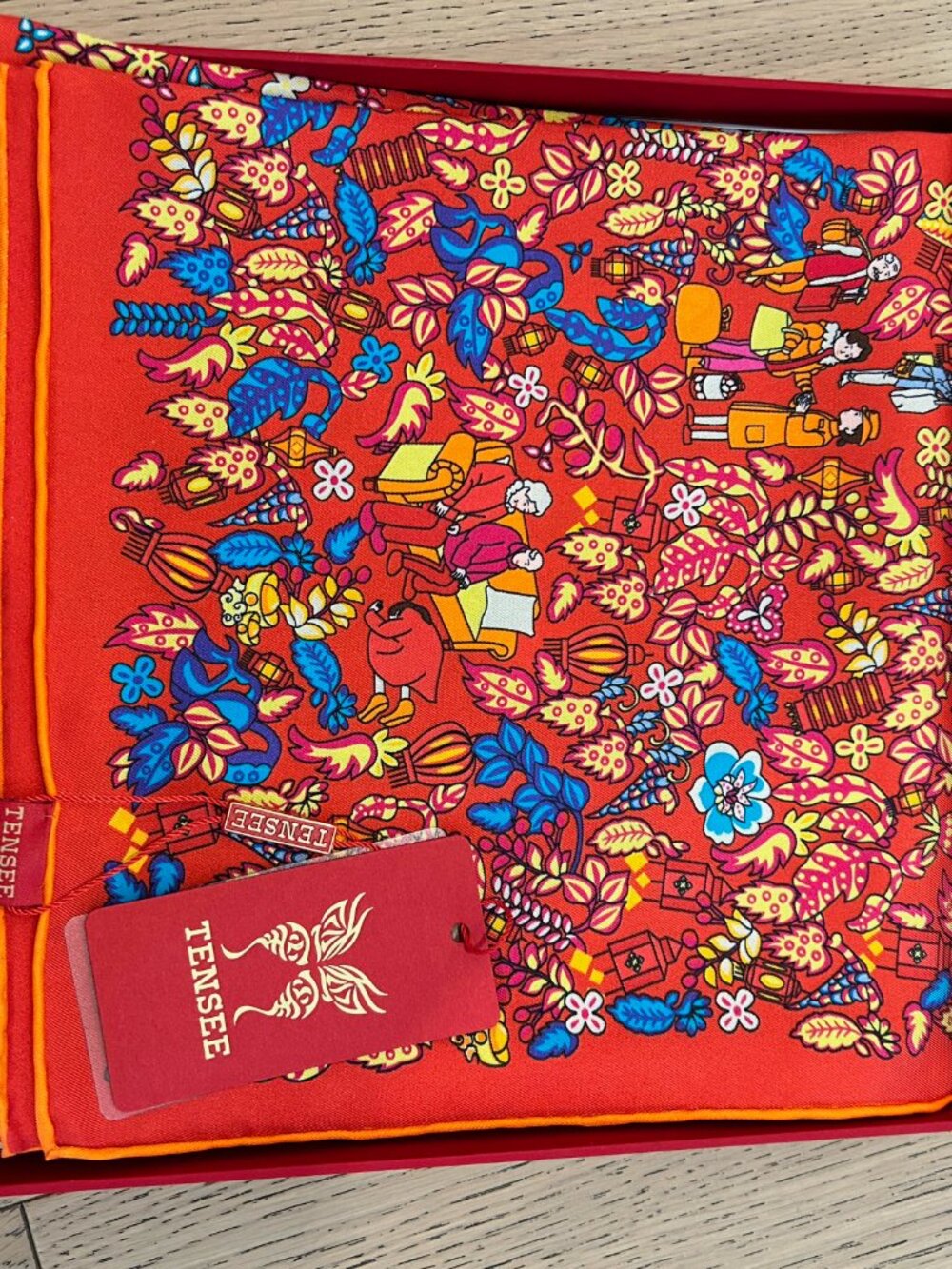 Tensee 100% silk scarf